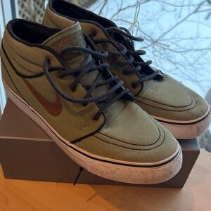 Nike Men's Khaki and Black Sneakers